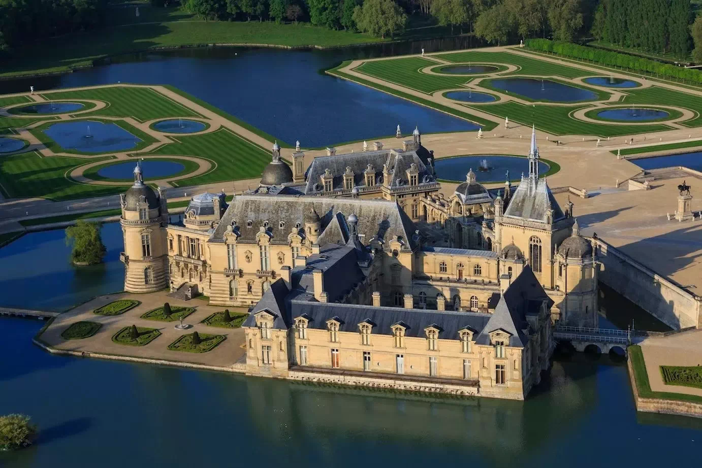 Le château de Chantilly, dans l’Oise