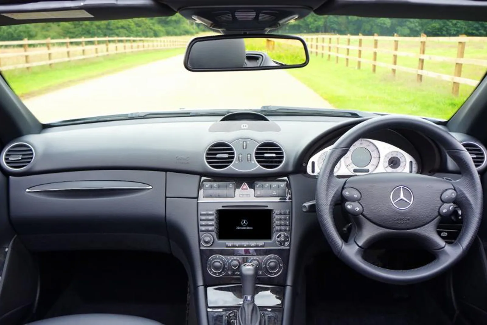 Volant et tableau de bord d’une voiture