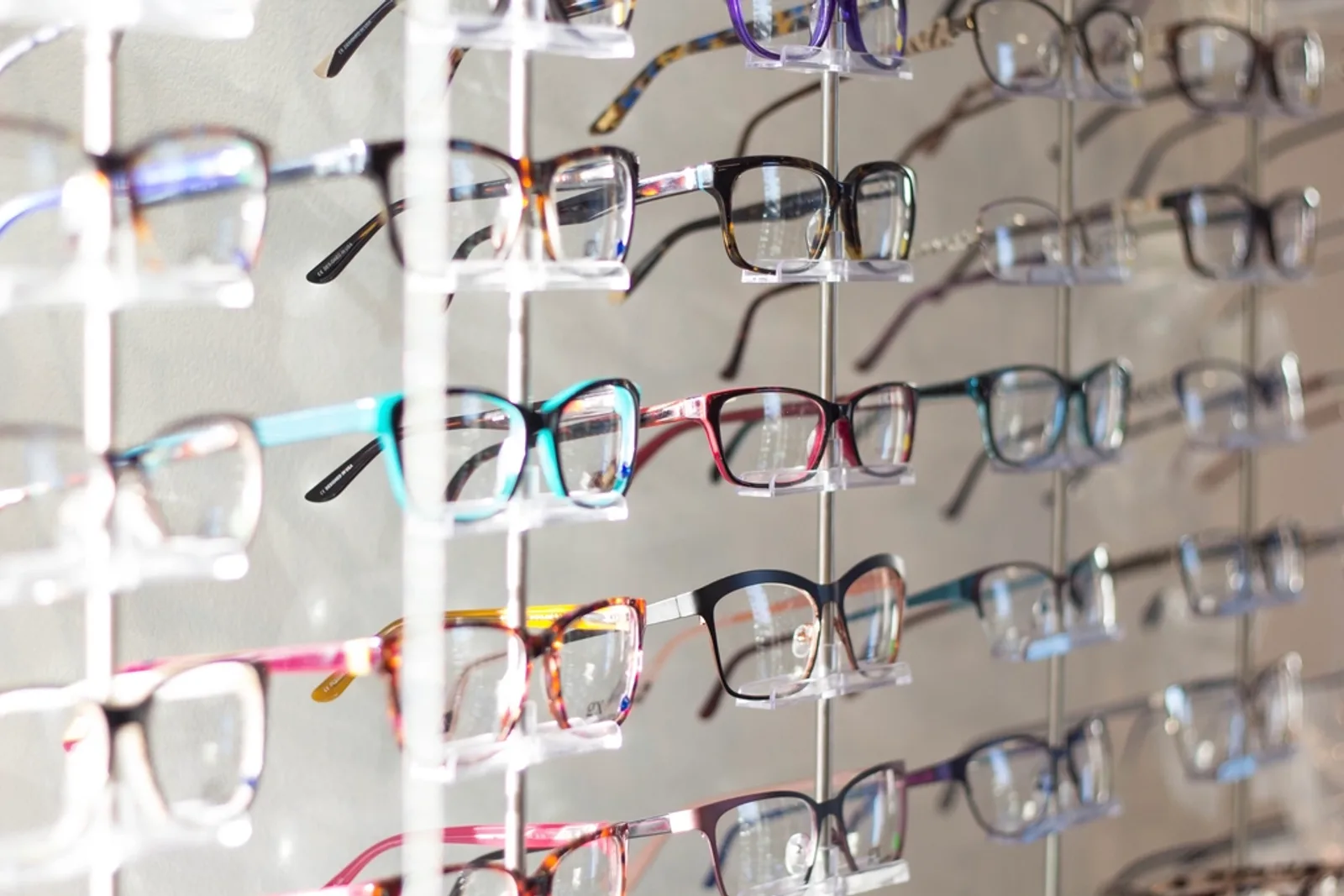 Présentoir de lunettes en magasin