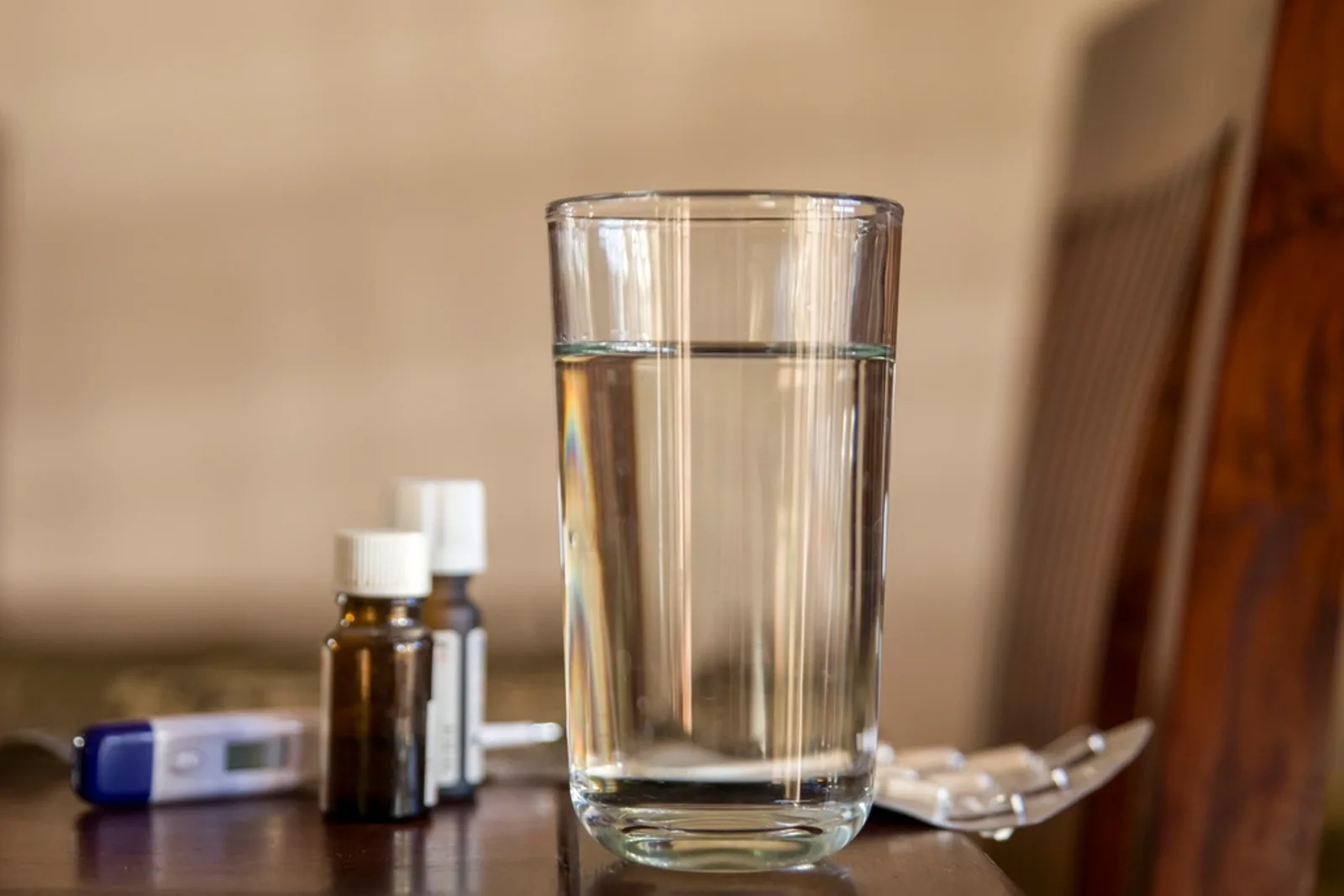 Médicaments et verre d’eau
