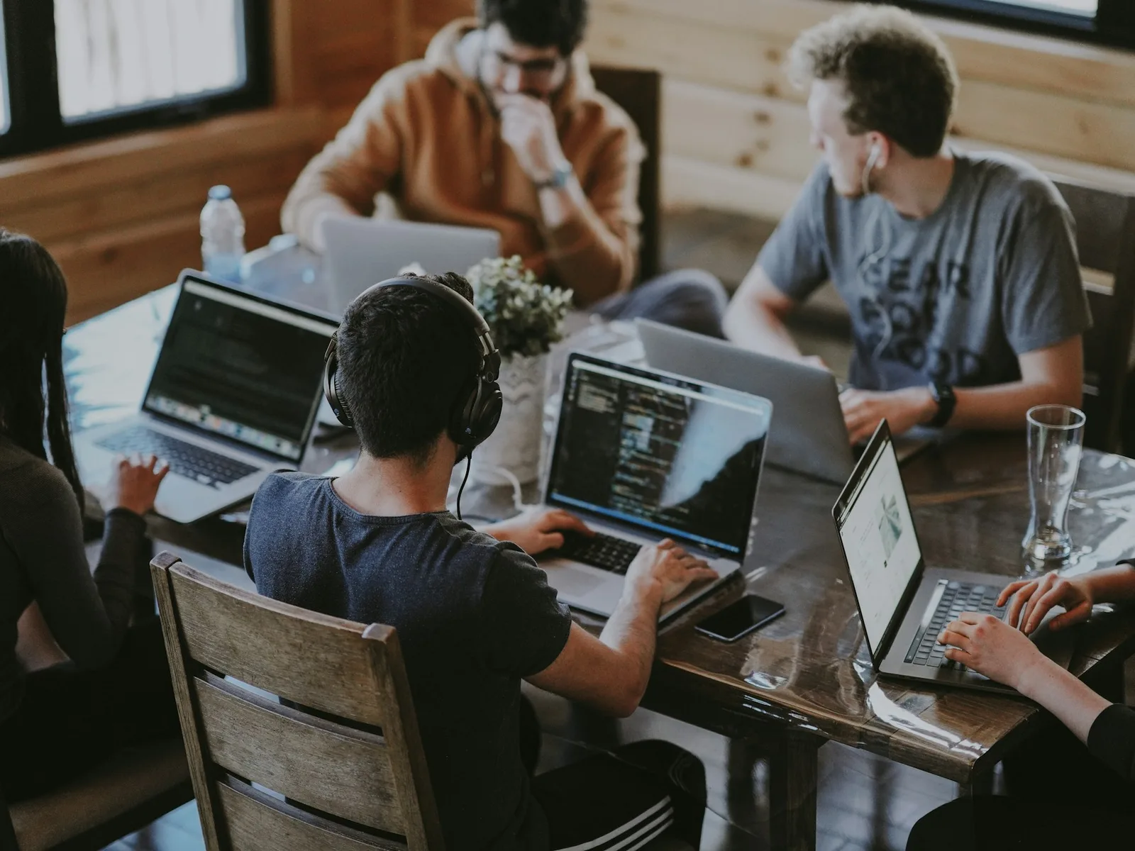 L'équipe Piskee travaille ensemble sur les stratégies SEO de ses clients