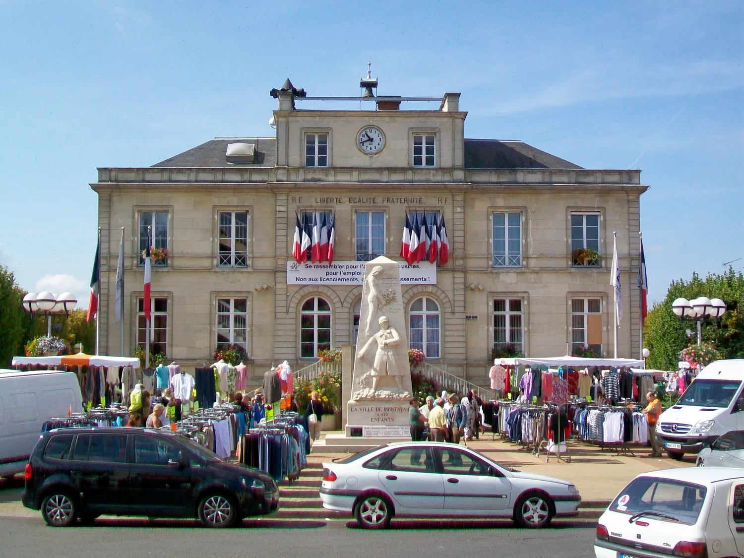 Le château médiéval de Montataire dominant la vallée de l’Oise